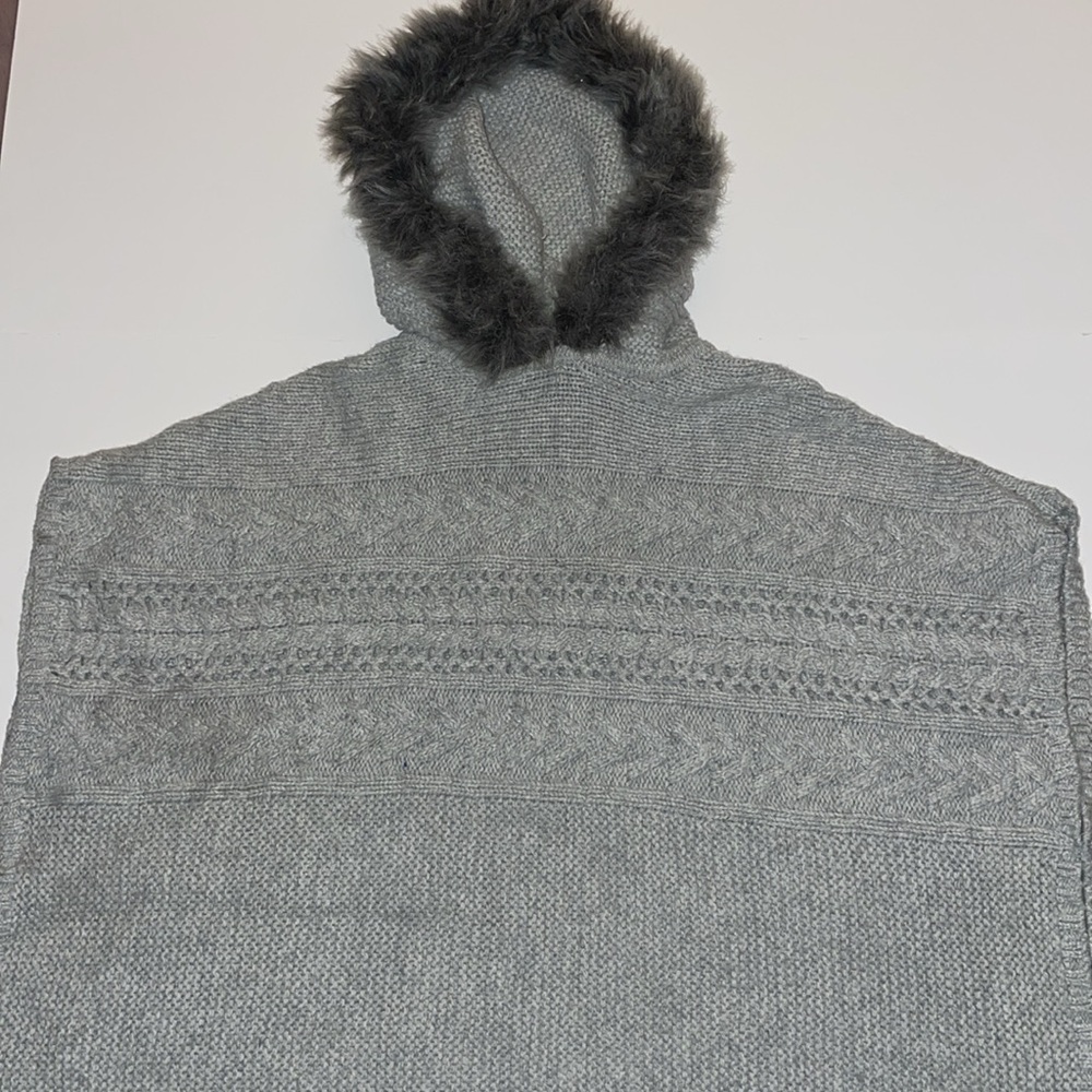Cozy Hooded gray sweater shawl Women size Small, faux fur trim, perfect 4 XMAS